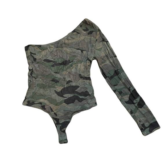 Olivaceous Tops - NWT Olivaceous Camo one shoulder long sleeve body suit M